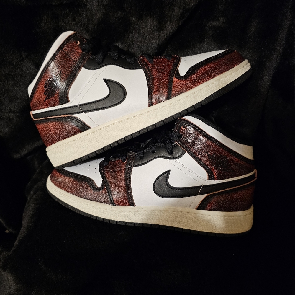 Jordan 1 mid wear away chicago